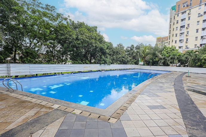 Imagen de la piscina del Hotel Collection O 93646 Grand Property By. Foto 19