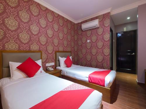 Imagen de la habitación del Hotel Collection O GHC Near Penang Street Art Formerly Queen City Hotel. Foto 11