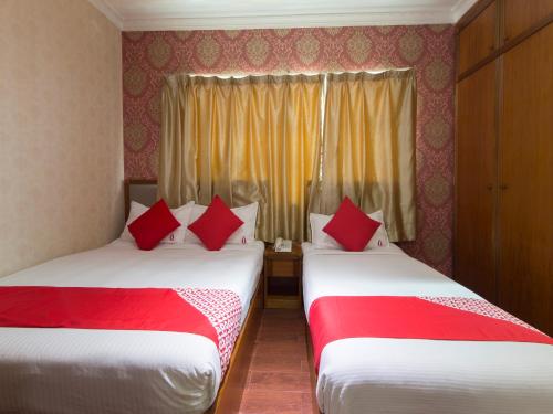 Imagen de la habitación del Hotel Collection O GHC Near Penang Street Art Formerly Queen City Hotel. Foto 13