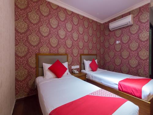 Imagen de la habitación del Hotel Collection O GHC Near Penang Street Art Formerly Queen City Hotel. Foto 17