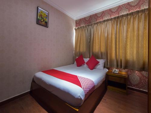 Imagen de la habitación del Hotel Collection O GHC Near Penang Street Art Formerly Queen City Hotel. Foto 19