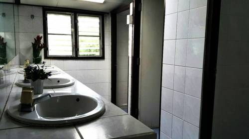 Imagen de la habitación del Hotel Collection O Lai Thai Guesthouse. Foto 5