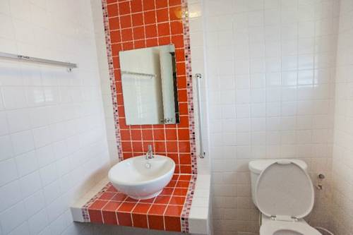 Imagen de la habitación del Hotel Collection O Lai Thai Guesthouse. Foto 7