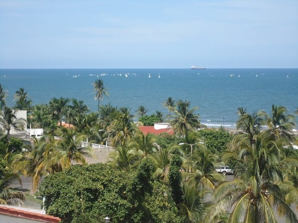 Imagen de los exteriores del Hotel Collection O Mocambo, Boca Del R&iacute;o. Foto 6