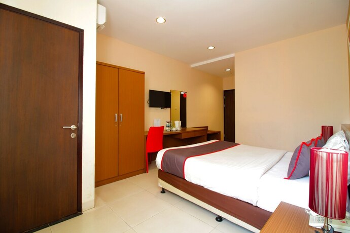 Imagen de la habitación del Hotel Collection O Pasteur Near Paris Van Java Mall Formerly Sweet Karina. Foto 15