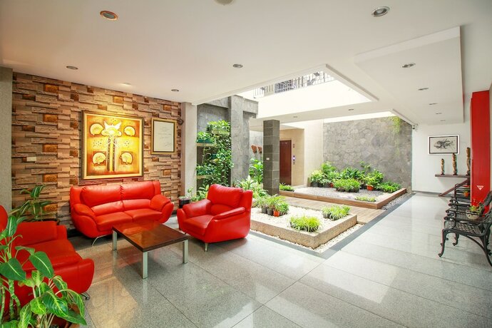 Imagen de los interiores del Hotel Collection O Pasteur Near Paris Van Java Mall Formerly Sweet Karina. Foto 20
