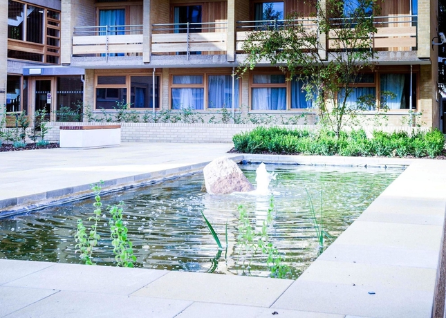 Imagen de los exteriores del Hotel College Court. Foto 13