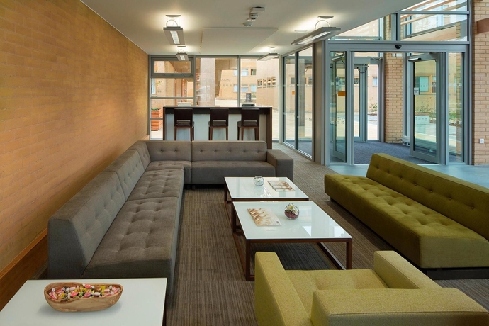 Imagen de los interiores del Hotel College Court. Foto 15