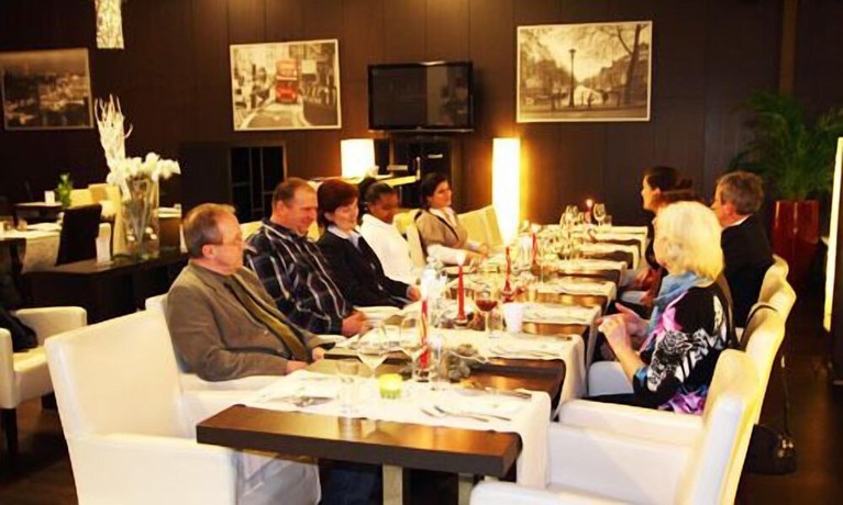 Imagen del bar/restaurante del Hotel College Garden. Foto 2