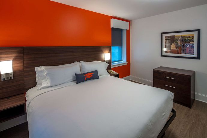 Imagen de la habitación del Hotel Collegian Hotel & Suites, Trademark Collection by Wyndham. Foto 8