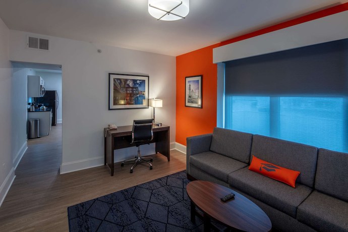 Imagen de la habitación del Hotel Collegian Hotel & Suites, Trademark Collection by Wyndham. Foto 9
