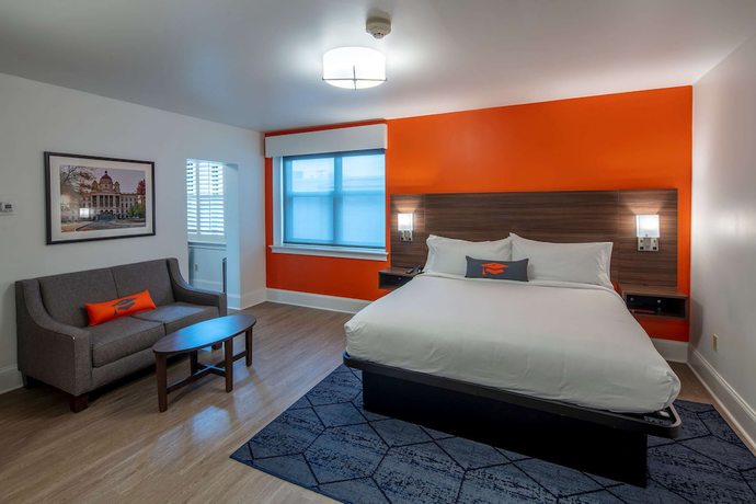 Imagen de la habitación del Hotel Collegian Hotel & Suites, Trademark Collection by Wyndham. Foto 15