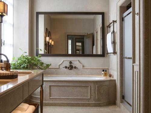 Imagen de la habitación del Hotel Collegio alla Querce, Auberge Resorts Collection. Foto 17