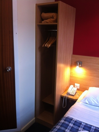 Imagen de la habitación del Hotel Colliers. Foto 10