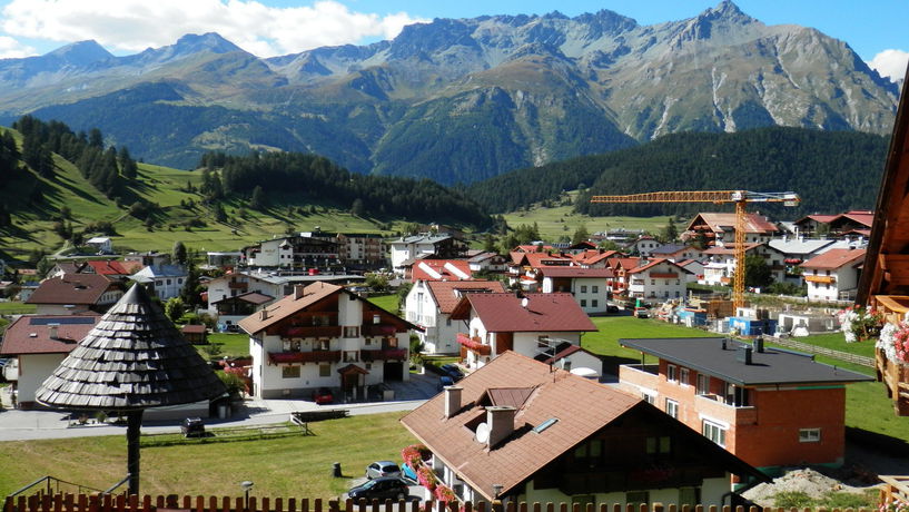 Imagen del bar/restaurante del Hotel Collina Garni. Foto 4