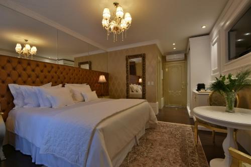 Imagen de la habitación del Hotel Colline De France. Foto 6