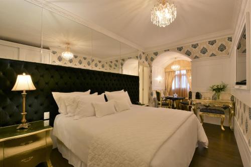Imagen de la habitación del Hotel Colline De France. Foto 7