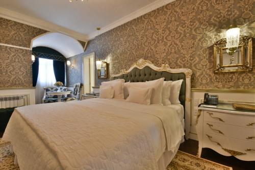 Imagen de la habitación del Hotel Colline De France. Foto 8