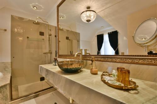 Imagen de la habitación del Hotel Colline De France. Foto 9