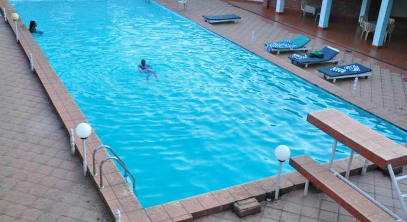 Imagen de la piscina del Hotel Colline, Mbalala. Foto 14