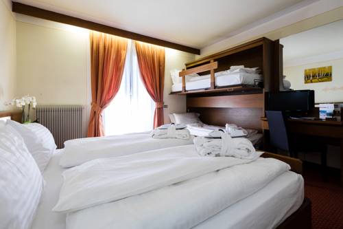 Imagen de la habitación del Hotel Collini. Foto 5