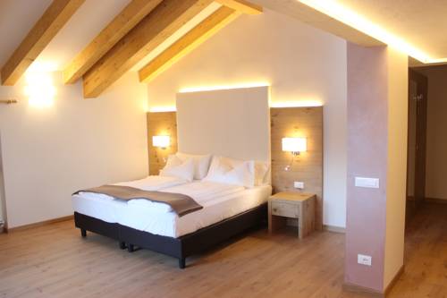 Imagen de la habitación del Hotel Collini. Foto 8