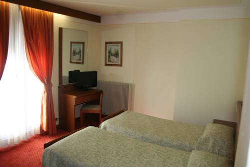 Imagen de la habitación del Hotel Collini. Foto 12