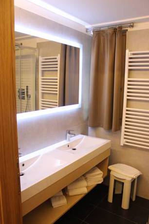 Imagen de la habitación del Hotel Collini. Foto 15