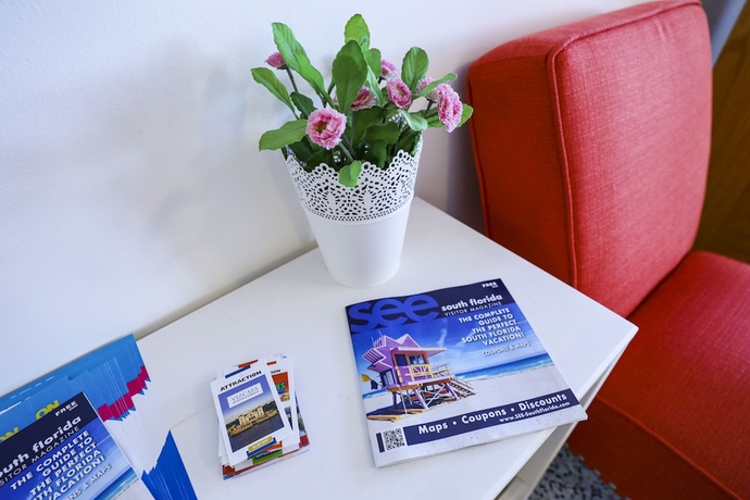 Imagen de los interiores del Hotel Collins. Foto 13