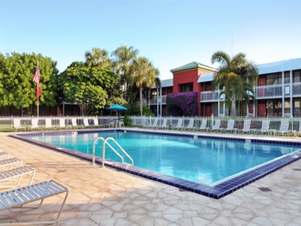 Imagen general del Hotel Collins Naples. Foto 6