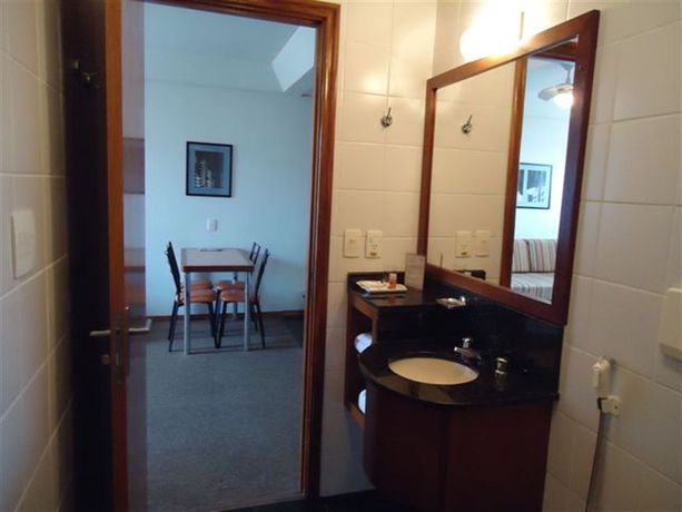 Imagen de la habitación del Hotel Collins Trade. Foto 8