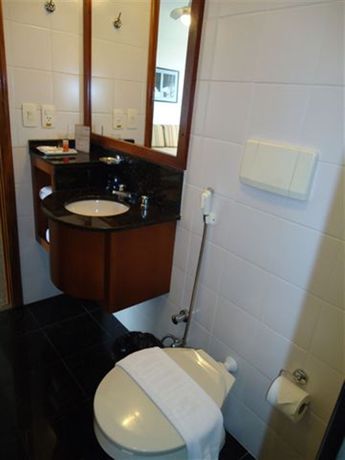 Imagen de la habitación del Hotel Collins Trade. Foto 9