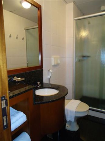 Imagen de los interiores del Hotel Collins Trade. Foto 11