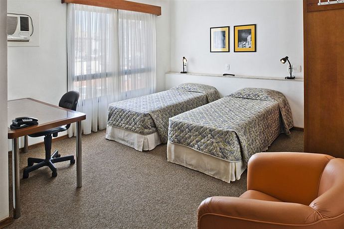 Imagen de los interiores del Hotel Collins Trade. Foto 12