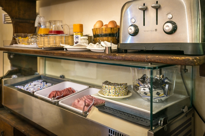 Imagen del bar/restaurante del Hotel Collodi. Foto 6