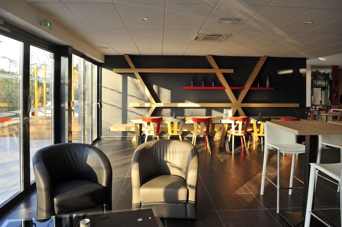 Imagen del bar/restaurante del Hotel Colmar. Foto 2