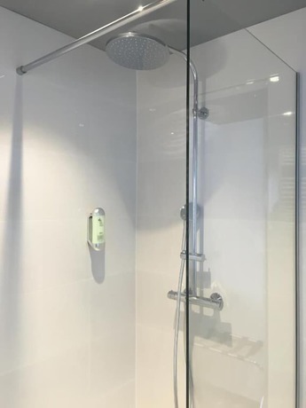 Imagen de la habitación del Hotel Colmar. Foto 17