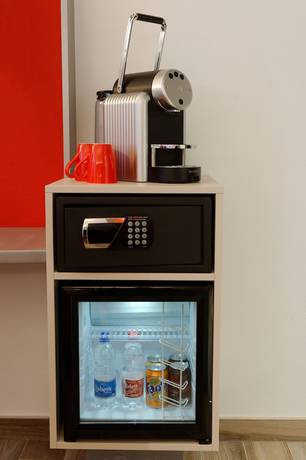 Imagen de la habitación del Hotel Colmar. Foto 18