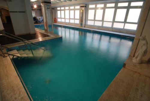 Imagen de la piscina del Hotel Colón, Bejar. Foto 7