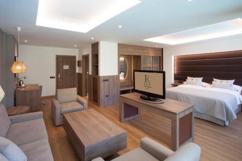 Imagen de la habitación del Hotel Colón Rambla. Foto 7