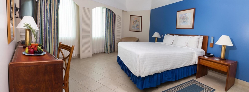 Imagen de la habitación del Hotel Col&oacute;n Salinas. Foto 2