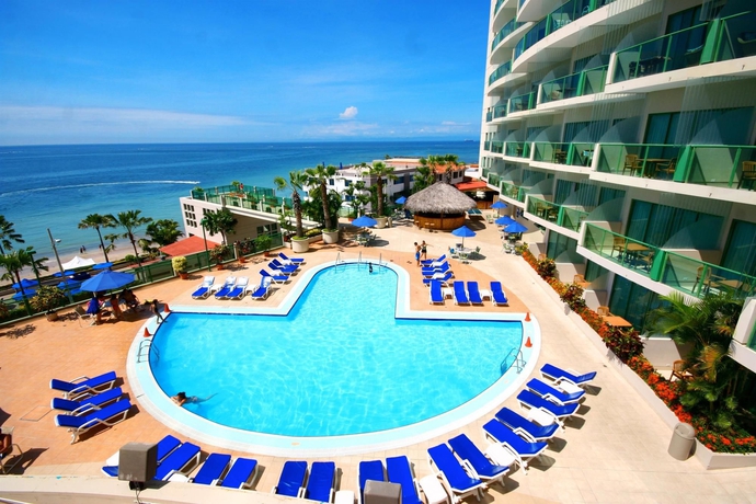 Imagen de la piscina del Hotel Col&oacute;n Salinas. Foto 14