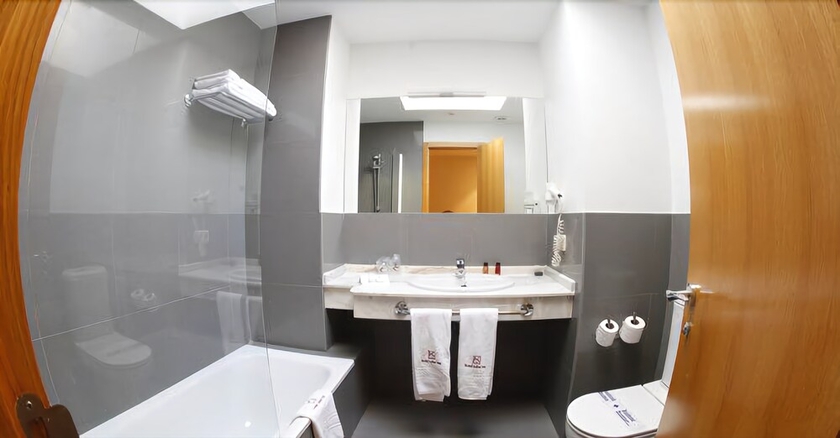 Imagen de la habitación del Hotel Colón Tuy. Foto 10