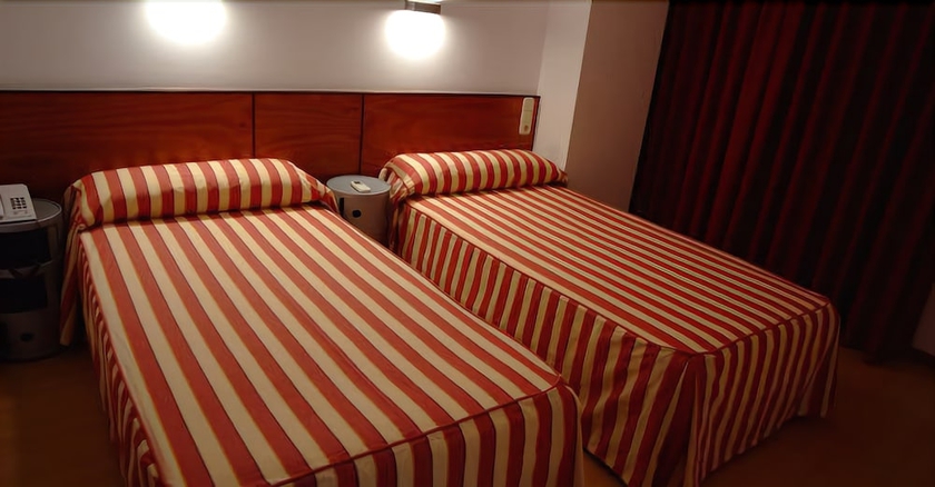 Imagen de la habitación del Hotel Colón Tuy. Foto 11