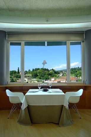 Imagen del bar/restaurante del Hotel Colón Tuy. Foto 2