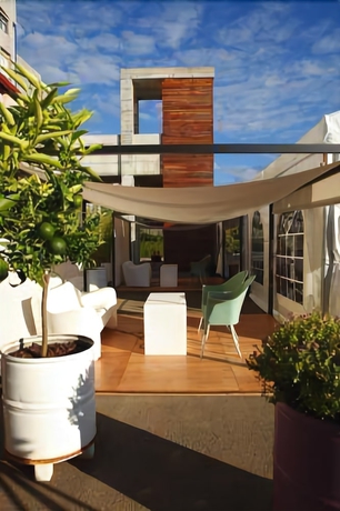 Imagen de los exteriores del Hotel Colón Tuy. Foto 15