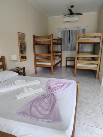 Imagen de la habitación del Hotel Col&ocirc;nia de F&eacute;rias Beleza e Arte. Foto 2