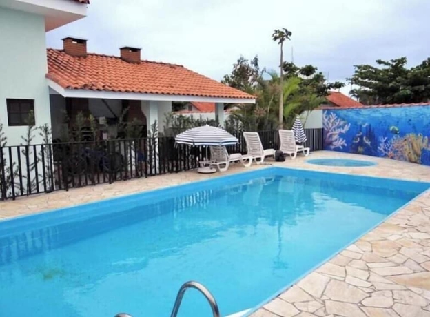 Imagen de la piscina del Hotel Col&ocirc;nia de F&eacute;rias Beleza e Arte. Foto 10