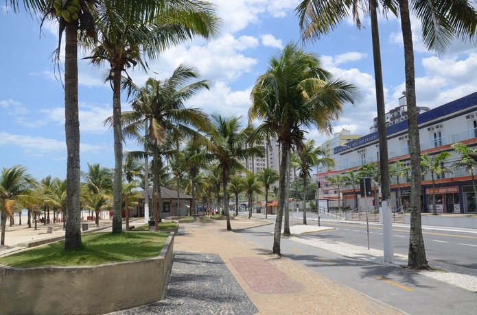 Imagen de los exteriores del Hotel Col&ocirc;nia de F&eacute;rias Praia Grande. Foto 12