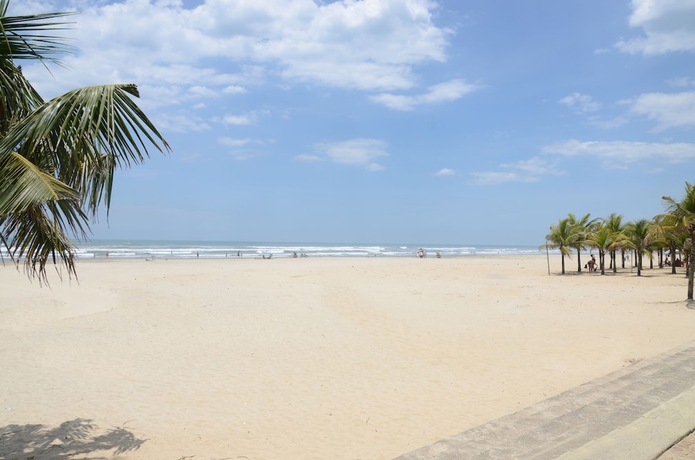 Imagen de los exteriores del Hotel Col&ocirc;nia de F&eacute;rias Praia Grande. Foto 13
